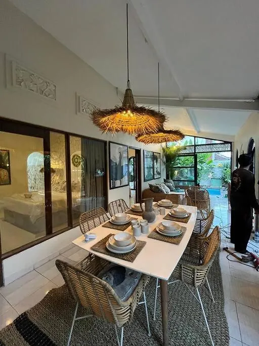 Villa Seminyak 3 Beds With Pool, Butler & Parking M5 インドネシア