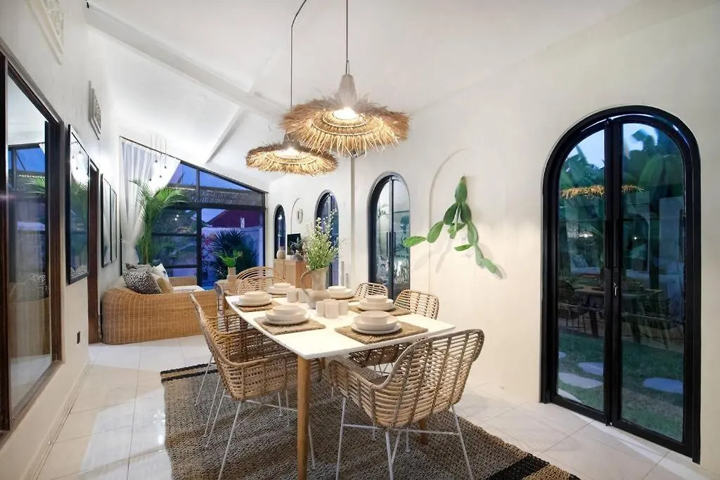 アパート Villa Seminyak 3 Beds With Pool, Butler & Parking M5 インドネシア