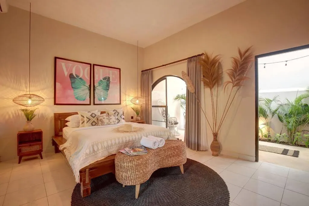Villa Seminyak 3 Beds With Pool, Butler & Parking M5 Apartment